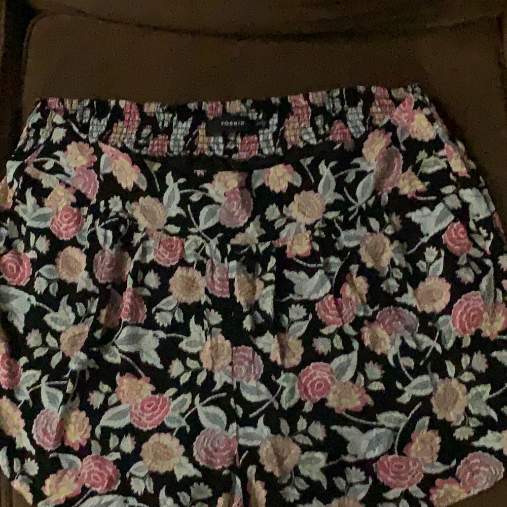 New torrid shorts, size 3 and black with roses